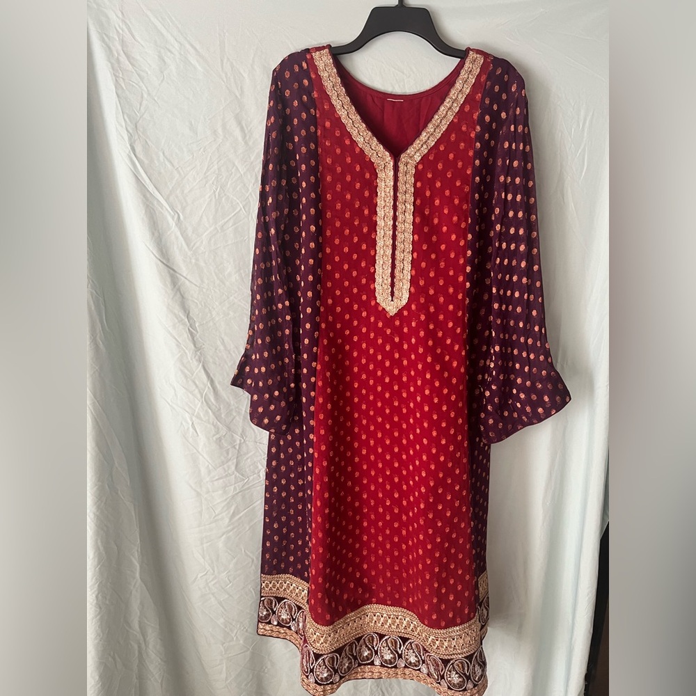 Silk Raspberry and Purple Chiffon Silk with gold dots and Paisely detail Sz L 12